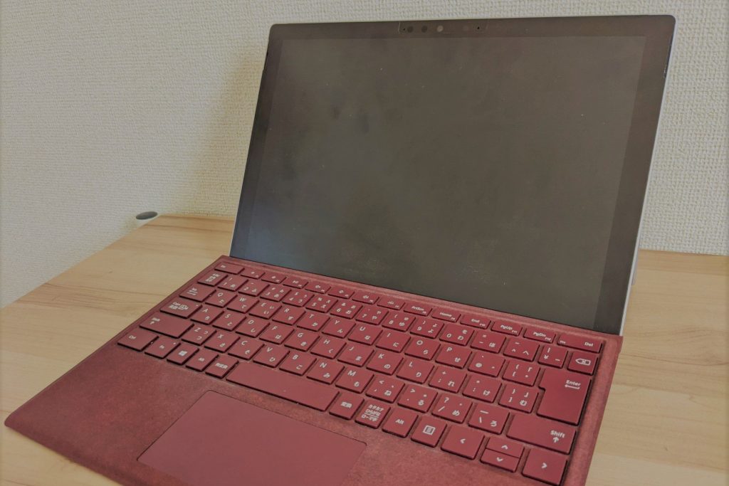 ノートパソコン(Surface Pro7)の写真