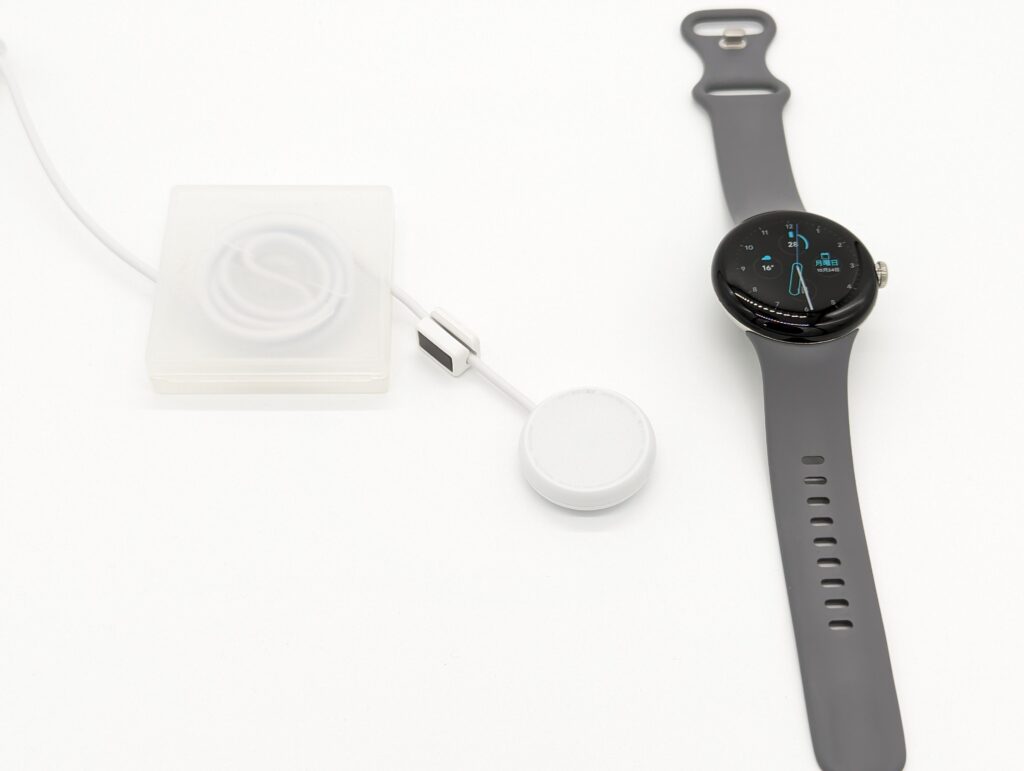 Pixel Watchと専用充電器
