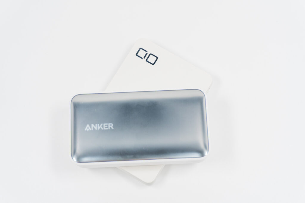 CIO SMARTCOBY Pro SLIMとAnker Power Bank (10000mAh, 30W)