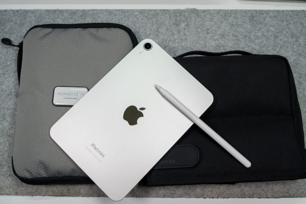 iPad mini（A17 Pro）とポーチ